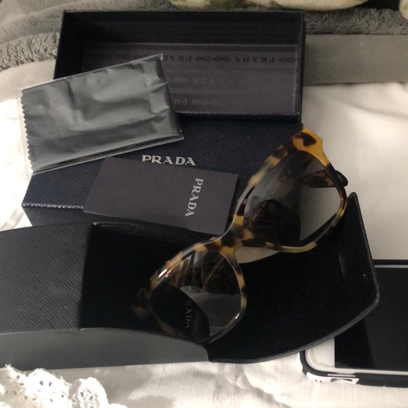 Prada sunglasses - Picture 2 of 6